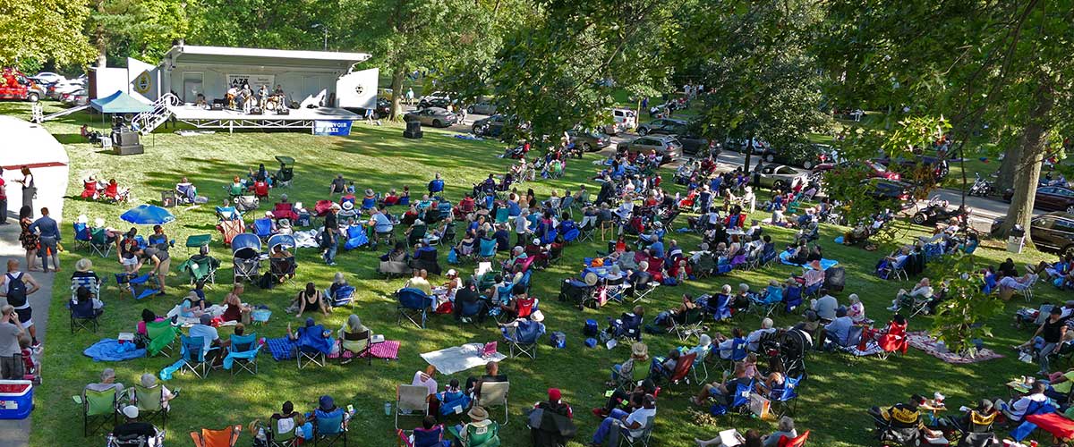 Overhead view of the crowd on the Highland Park lawn