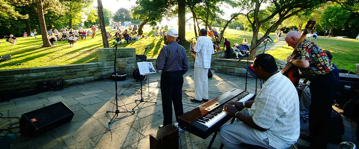 Photograph of a jazz band at the bottom of Observatory Hill