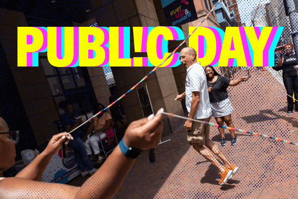 Text: Public Day